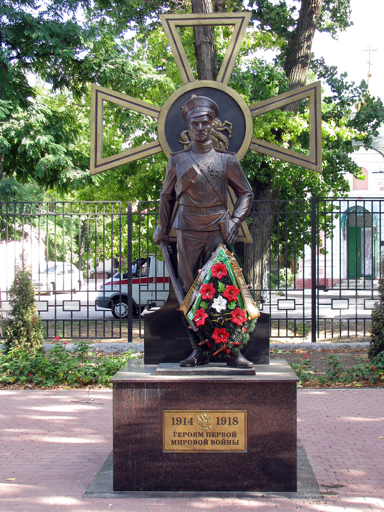 Spomenik junakom prve svetovne vojne na Petrovskem bulvarju (Azov) 
