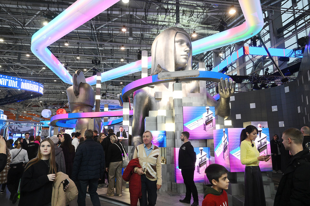 The International RUSSIA EXPO forum and exhibition. Visitors at the exhibition opening.