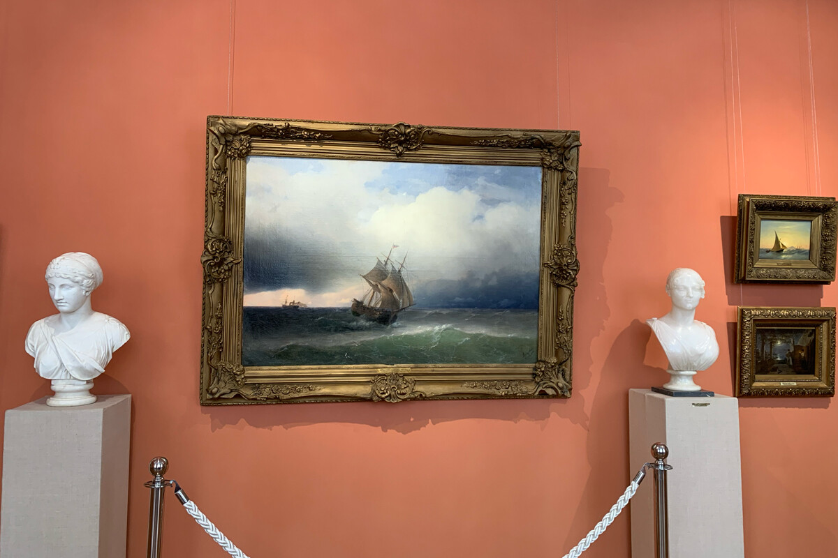 Un quadro di Ivan Aivazovskij (1817-1900), il maestro della pittura di mare, esposto al Museo di Arte di Tula