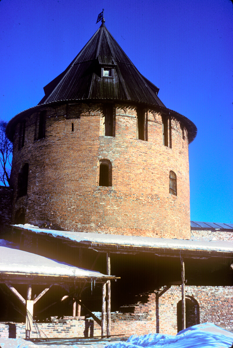 Novgorod citadel (detinets), Feodor Tower. March 13, 1980