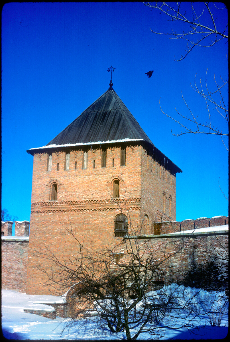Novgorod citadel (detinets), Vladimir Tower. March 13, 1980