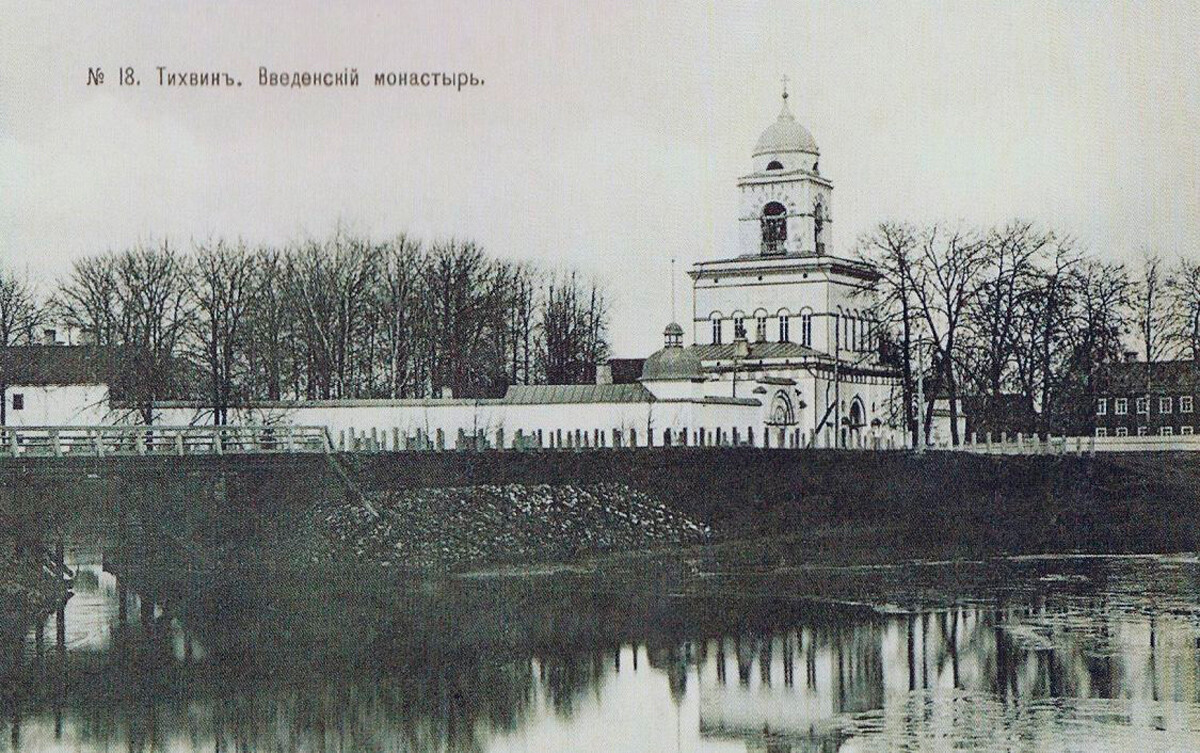 Il monastero femminile Vedenskij-Tikhvinskij fondato nel 1560