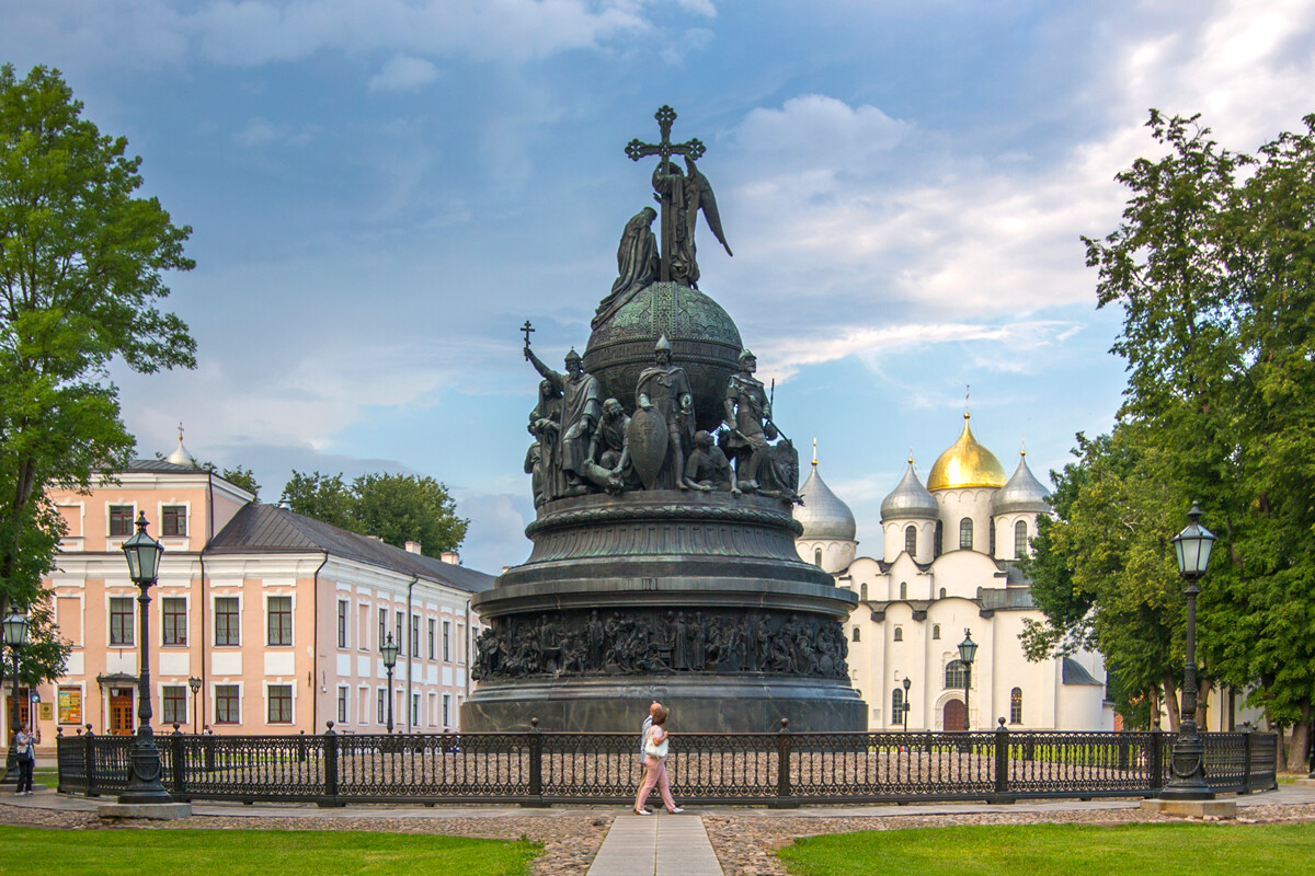 Spomenik mileniju Rusije: Kremlj, Veliki Novgorod.