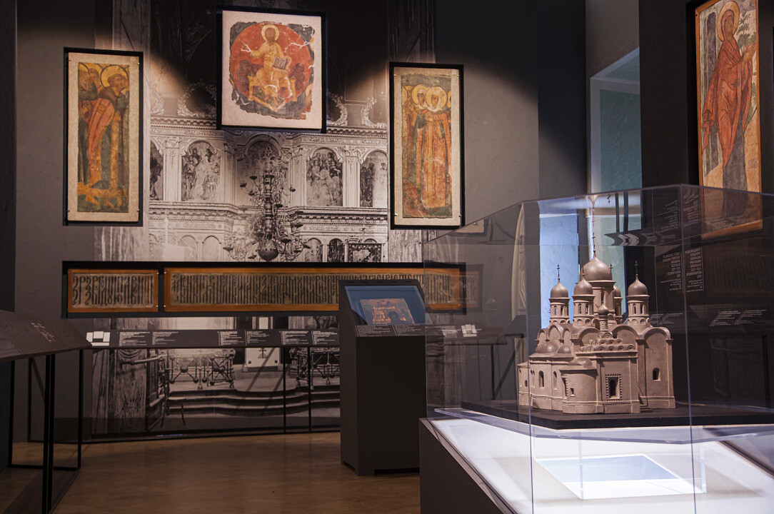 Exposición con frescos en el Museo de Arquitectura