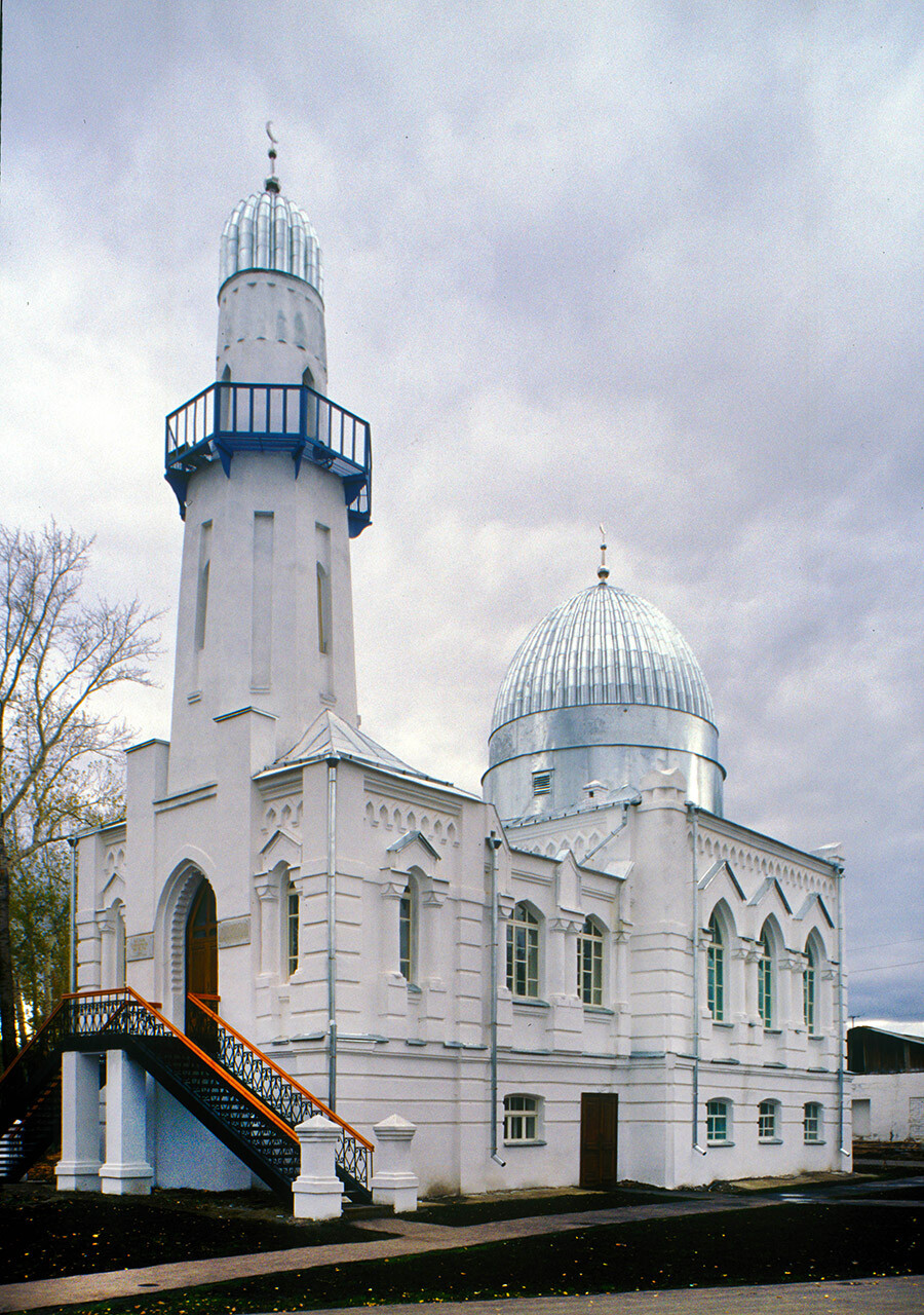 Mezquita Blanca, construida en el distrito tártaro en 1912-16. 26 de septiembre de 1999.