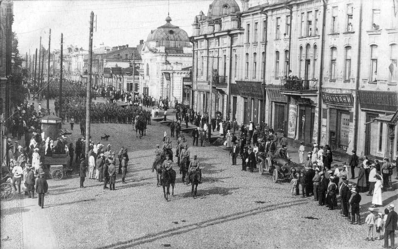 Pasukan Cekoslowakia masuk Irkutsk tahun 1918.