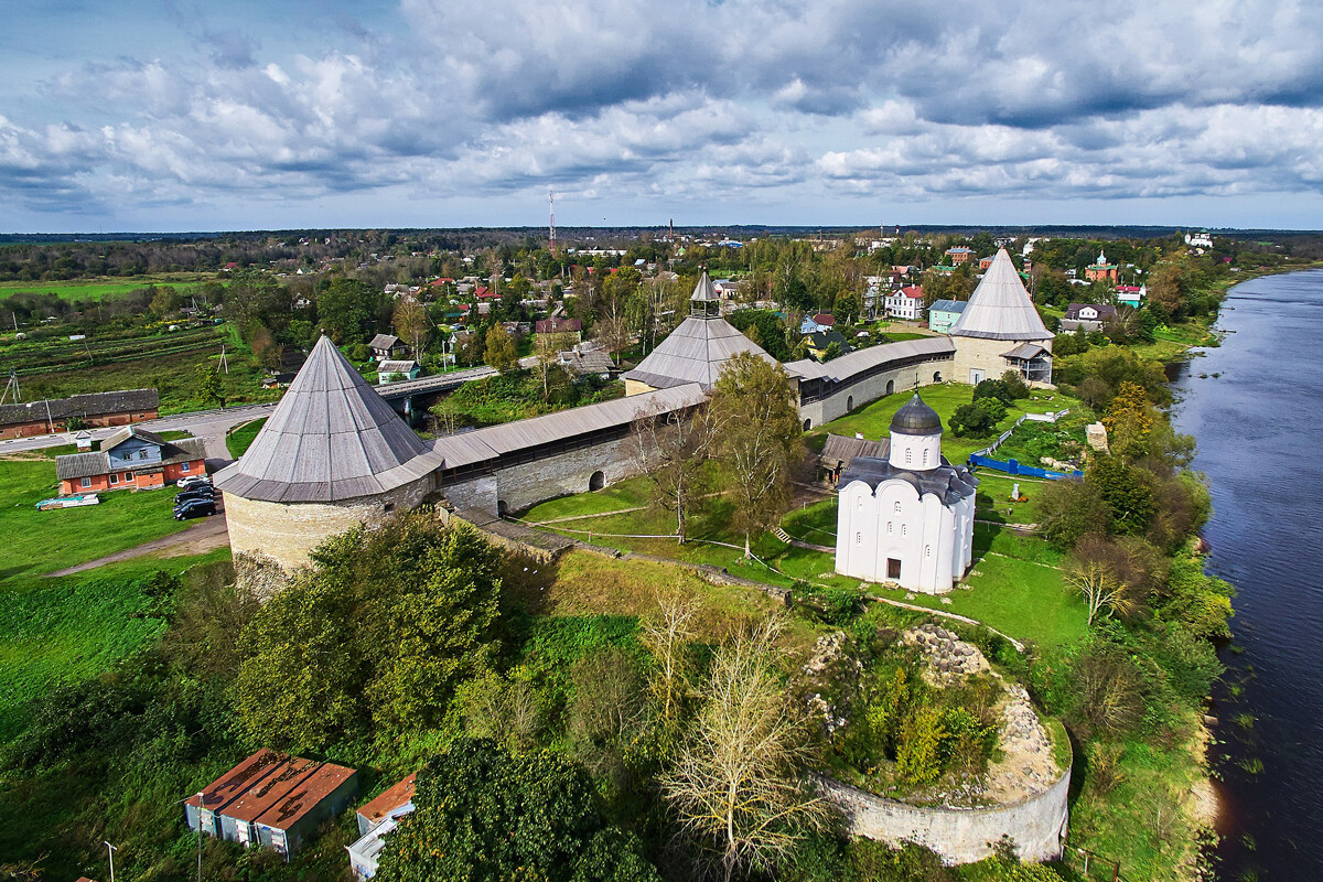 Trdnjava Stara Ladoga iz ptičje perspektive
