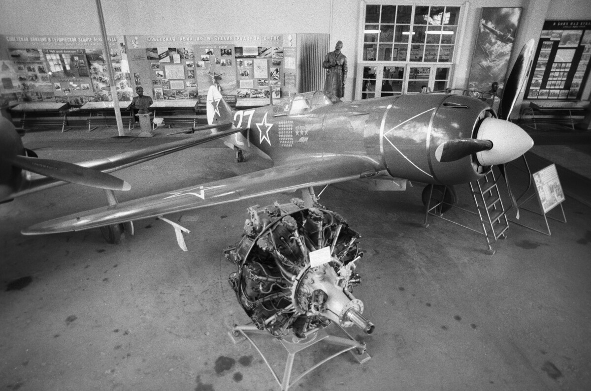 LA-7-Jagdflugzeug. Mit dieser Maschine beendete der dreifache Held der Sowjetunion Iwan Koschedub den Krieg und schoss 17 Nazi-Flugzeuge ab, wie die Sterne auf dem Rumpf beweisen.