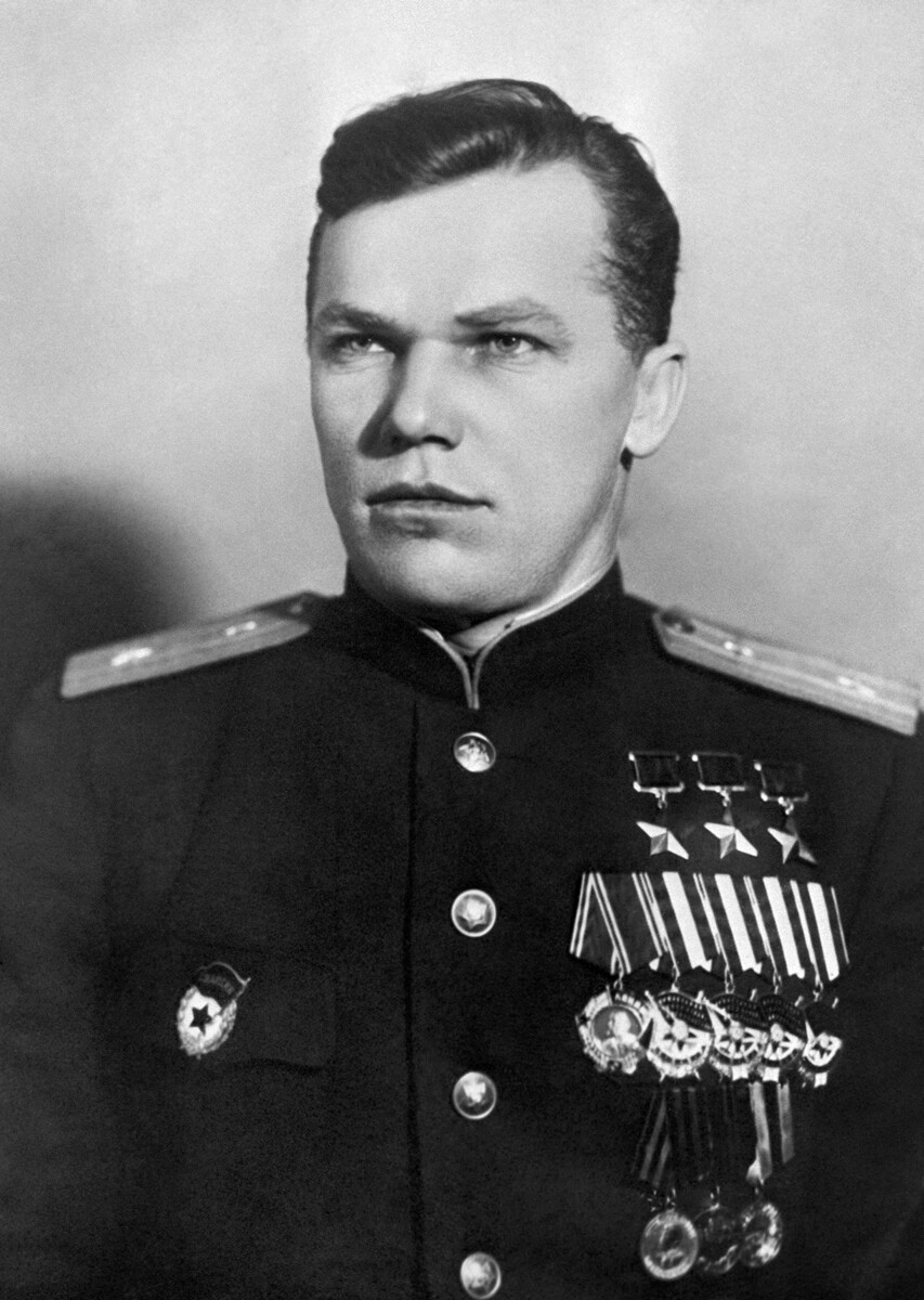 Der dreifache Held der Sowjetunion, Gardemajor Iwan Koschedub.