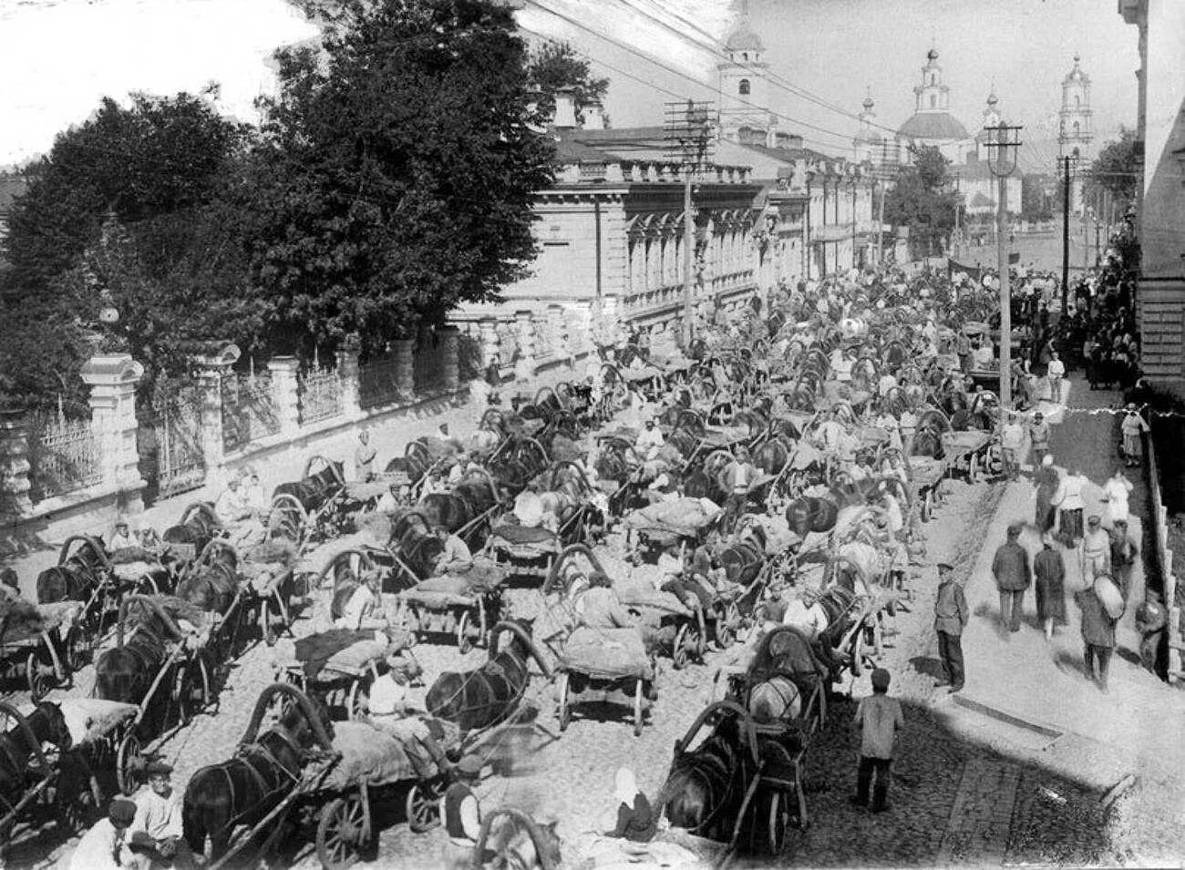 A pre-revolutionary traffic jam