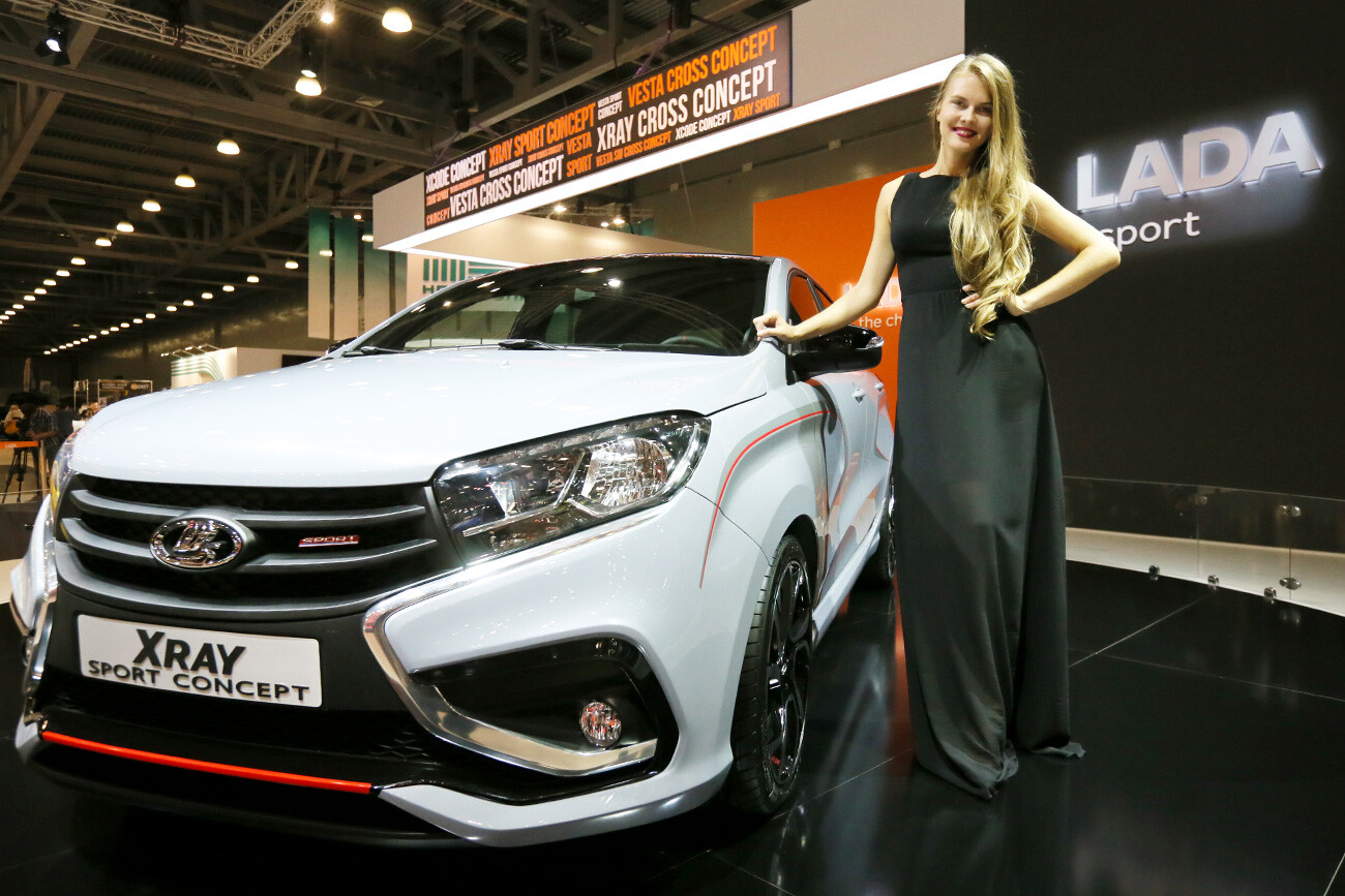 Un concept car deportivo Lada Xray expuesto en el Salón Internacional del Automóvil de Moscú 2016. 