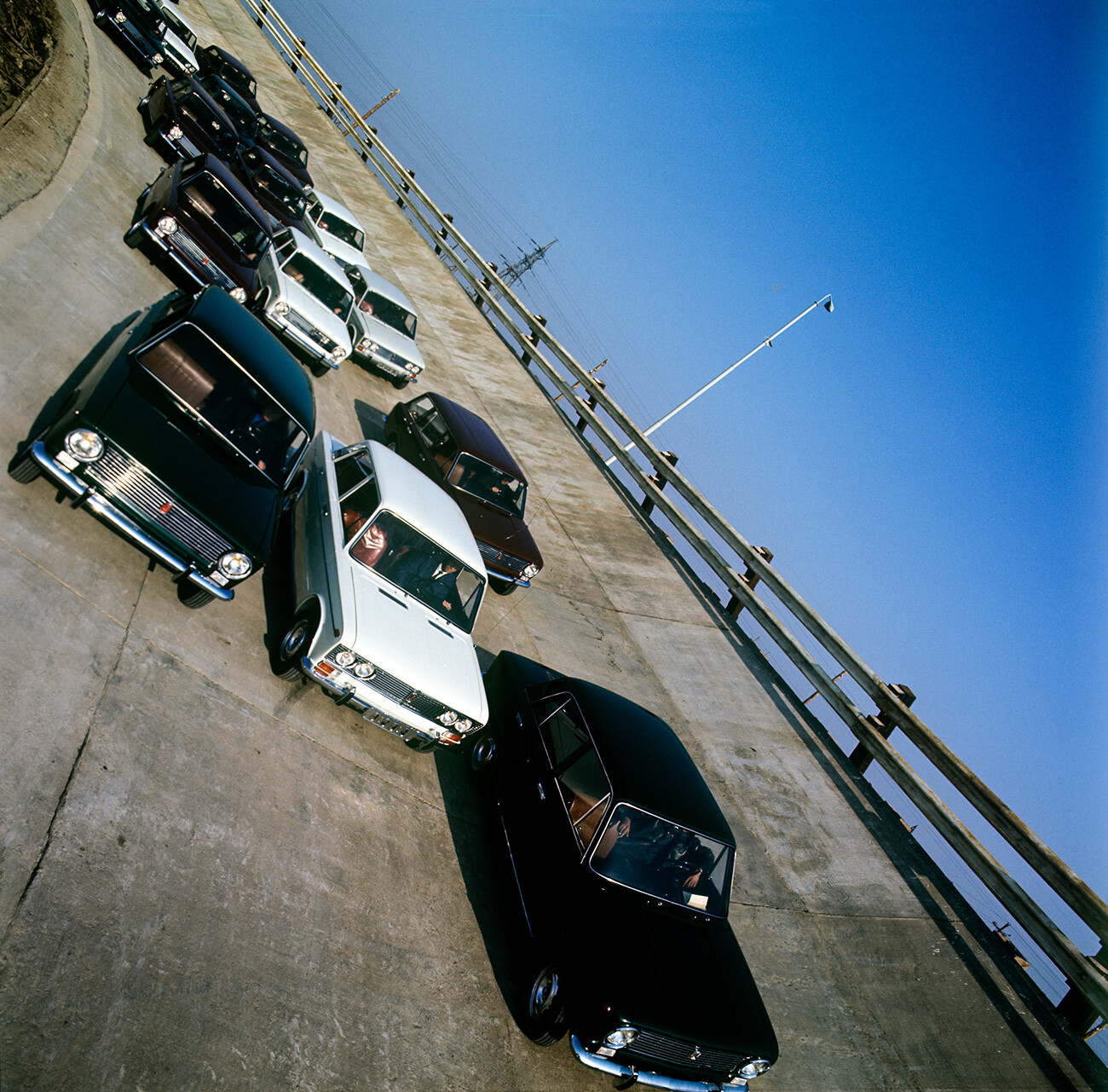 Coches en una pista de pruebas en 1976. 