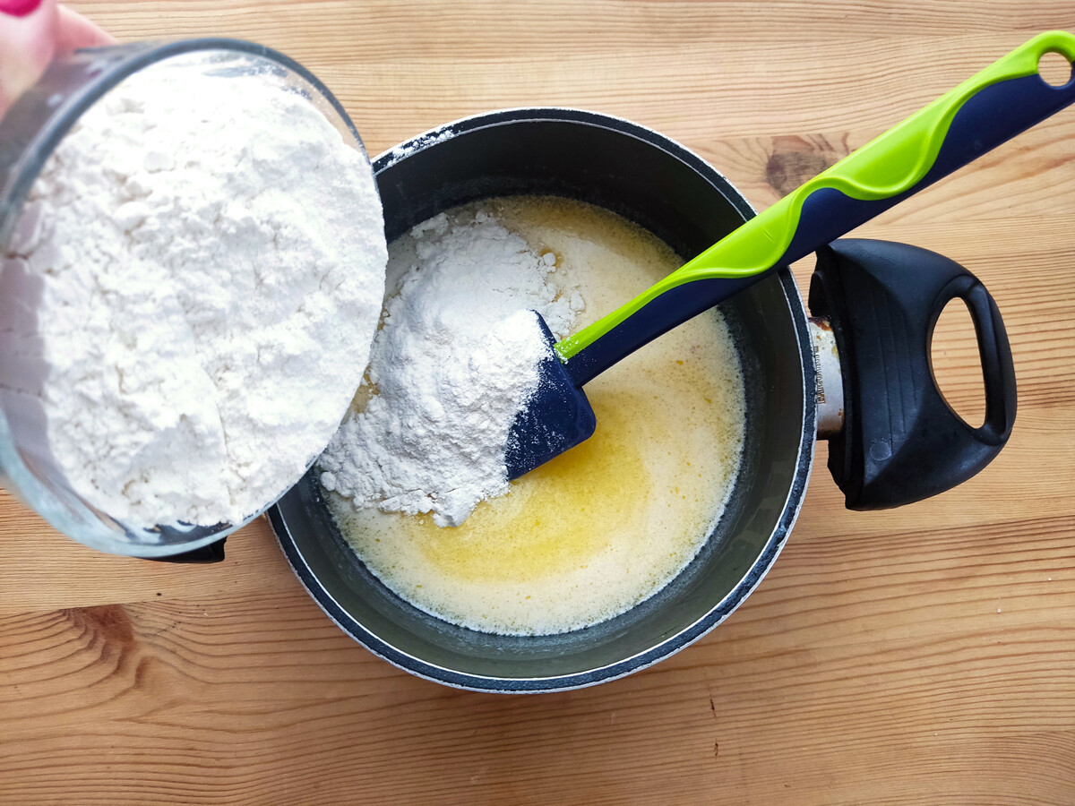 How to bake the nostalgic postwar Leningradsky Pastry with rich cream (RECIPE)