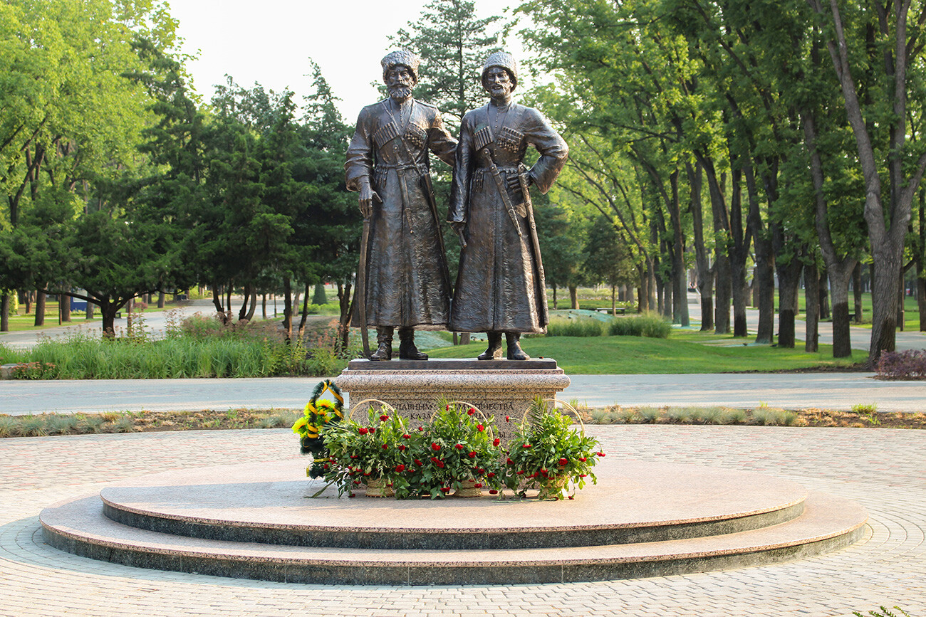 Il Monumento ai Gloriosi figli della Patria cosacchi e dei popoli delle montagne del Caucaso eroi della Prima guerra mondiale a Krasnodar