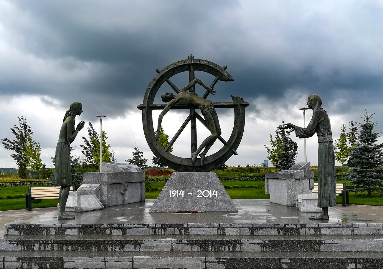 Il monumento “Alla memoria della guerra dimenticata che ha cambiato il corso della storia” nella città di Gusev (oblast di Kaliningrad)