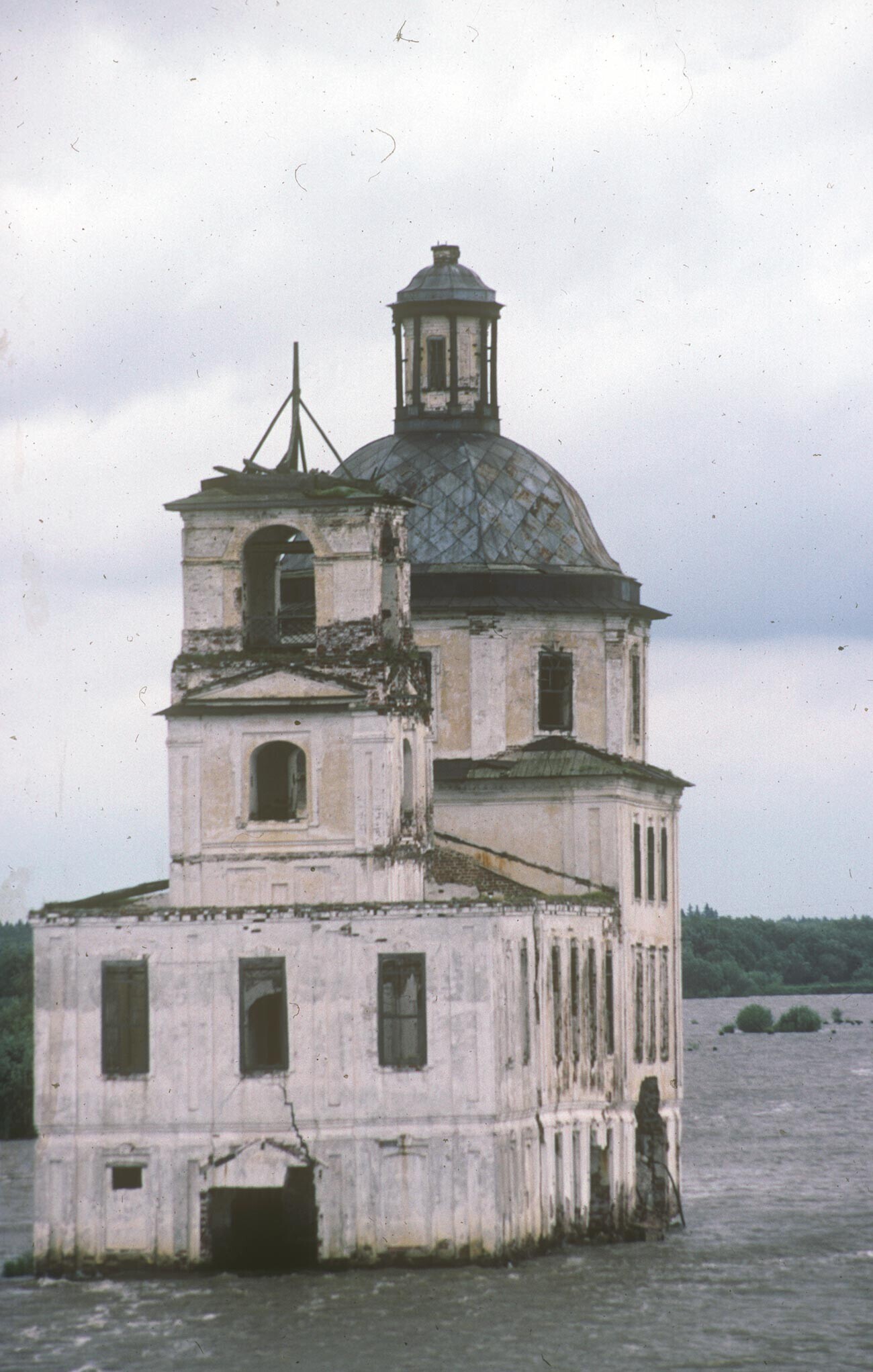 Krokhino. Gereja Kelahiran. Pemandangan barat daya. 8 Agustus 1991. 