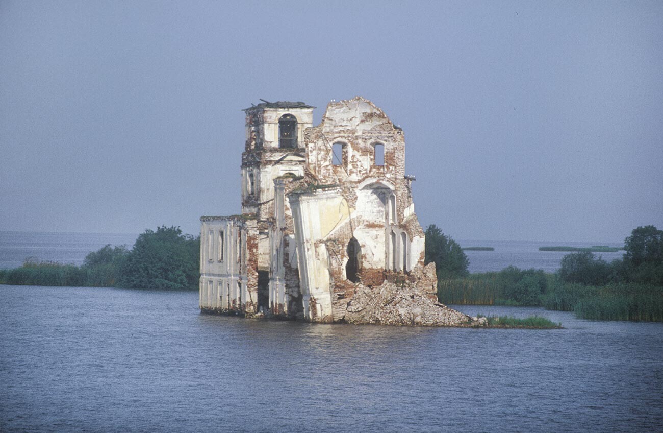 Krokhino. Gereja Kelahiran. Pemandangan bagian timur. 14 Juli 2007. 