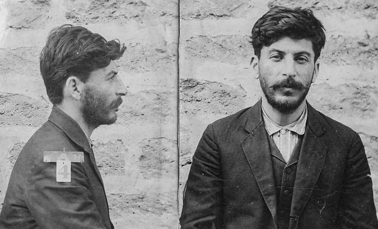 Stalin nel 1910 in una foto segnaletica