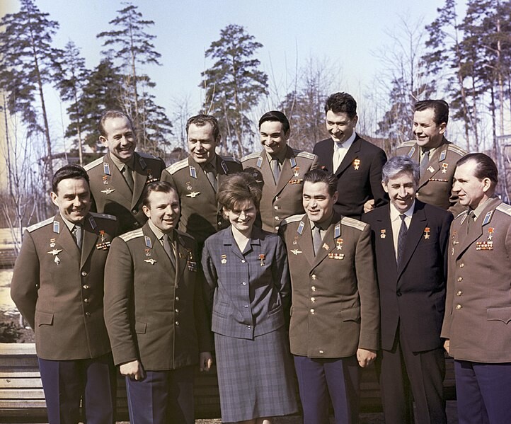Cosmonautas soviéticos en foto de grupo de 1965.