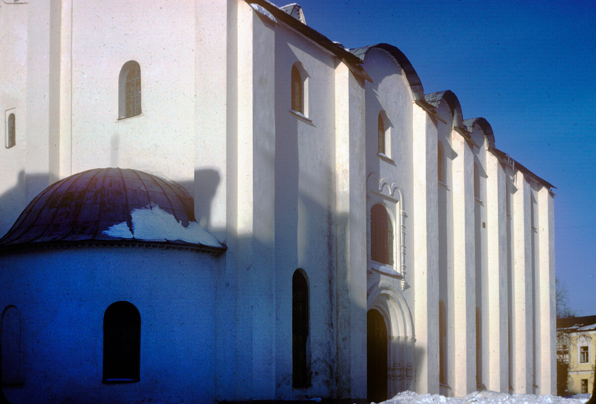 Catedral de Santa Sofía, vista noreste con galería norte y ábside de la Capilla de San Juan el Divino. 14 de marzo de 1980