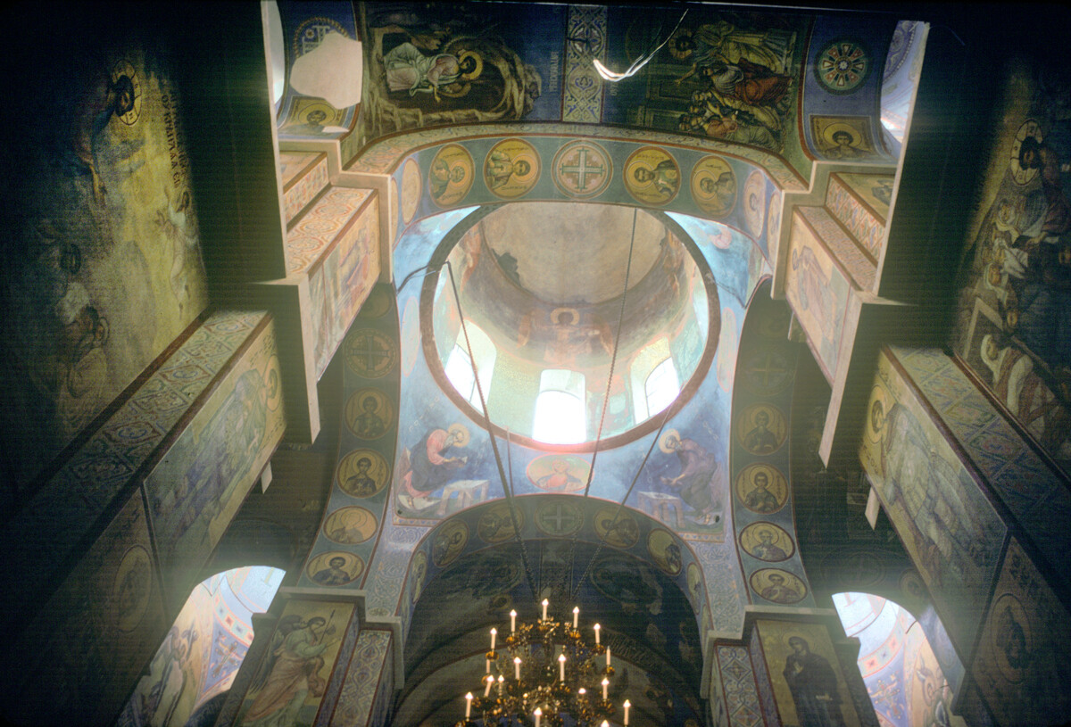 Catedral de Santa Sofía, interior. Crucero central bajo la cúpula principal. 19 de mayo de 1990