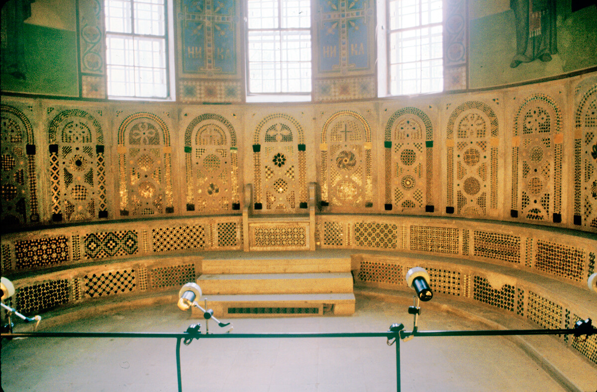 Catedral de Santa Sofía, interior. Ábside central con paneles decorativos de mosaico (finales del siglo XI con restauración en el siglo XIX). 27 de marzo de 1991.