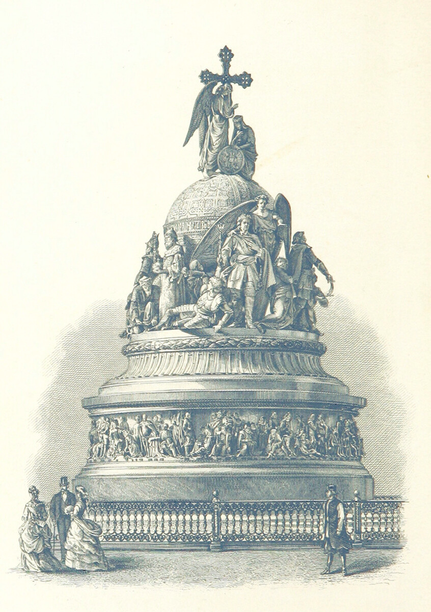El monumento 'Milenio de Rusia', erigido en Veliki Nóvgorod en 1862. La parte superior del monumento está coronada por un grupo de dos figuras: un ángel con una cruz en la mano (personificación de la Iglesia ortodoxa) y una mujer arrodillada (personificación de Rusia).