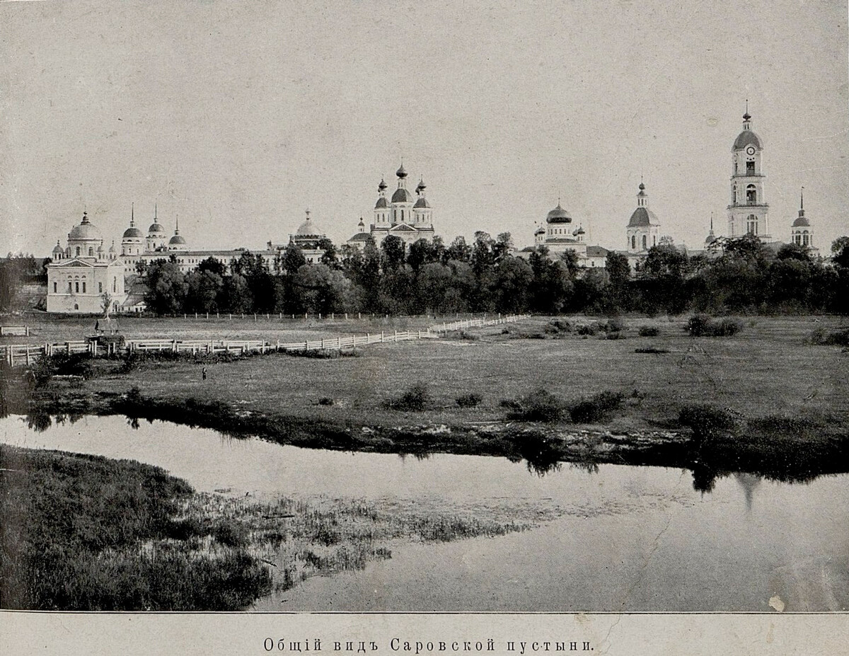 Sarov. Vista general del monasterio de Sarov. 1903.