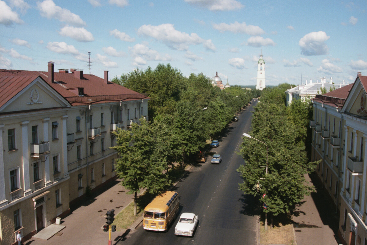 URSS. Región de Nizhni Nóvgorod. Arzamas-16. 1 de agosto de 1991. Prospekt Mira.