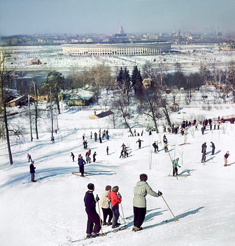 Immersion dans l’hiver soviétique grâce à des photographies en couleurs