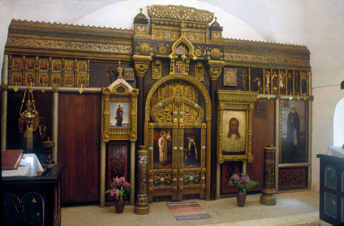 Abramtsevo. Church of the Miraculous Icon of the Savior. Icon screen with work by Viktor Vasnetsov, Dmitry Polenov & others. June 3 1992