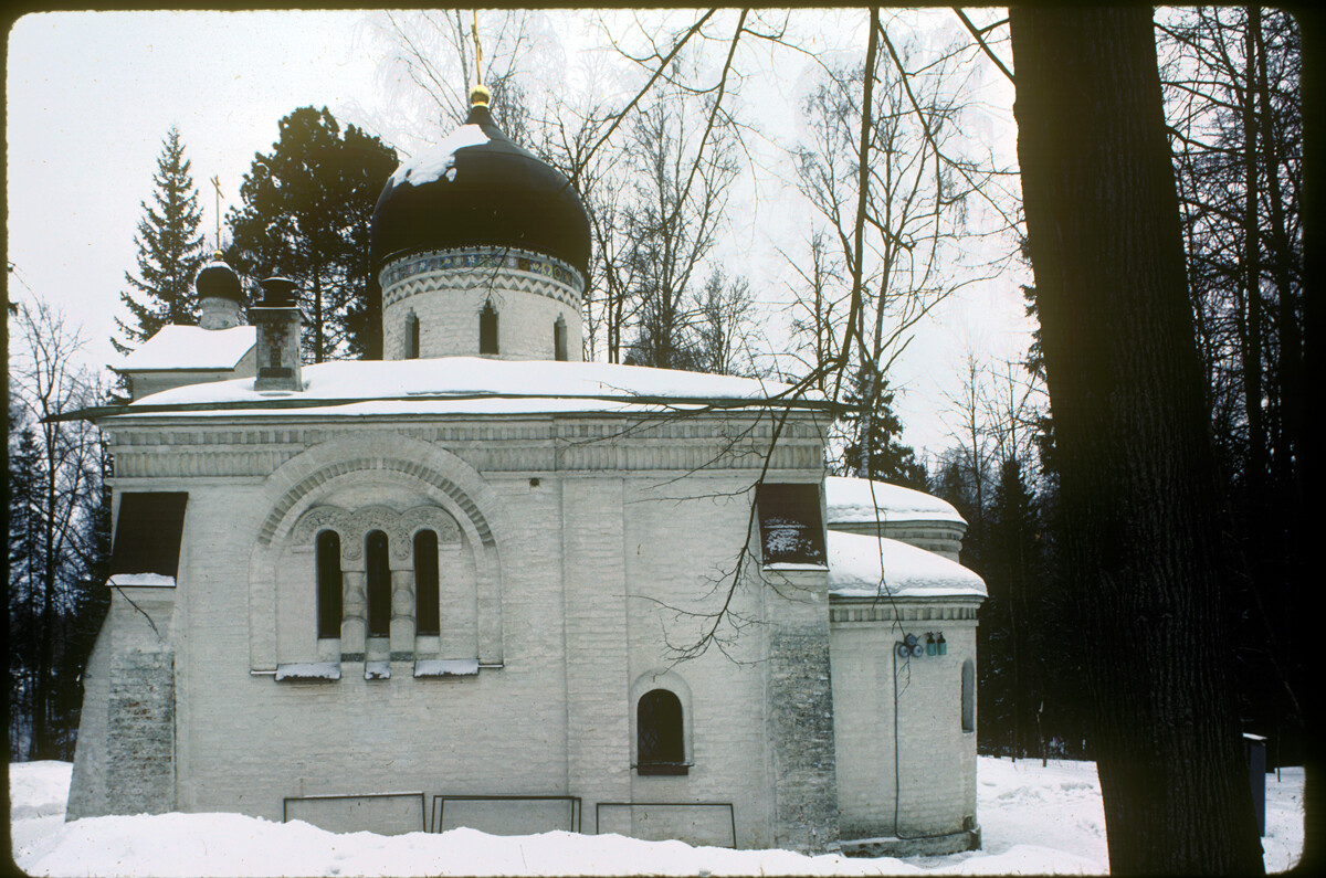 Abramtsevo. Church of the Miraculous Icon of the Savior, south view. March 25, 1984