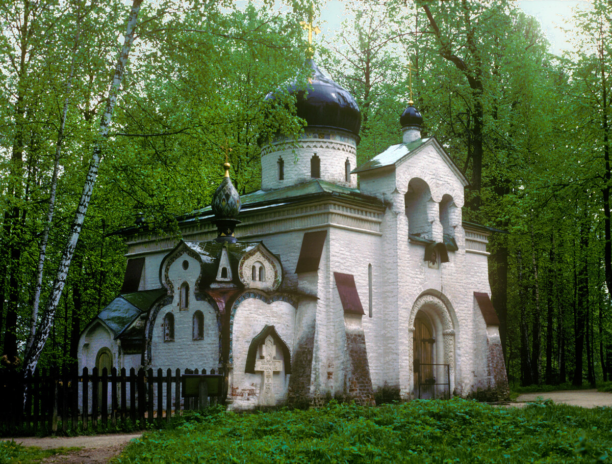Abramtsevo. Church of the Miraculous Icon of the Savior, northwest view with Mamontov burial chapel. May 18, 1990