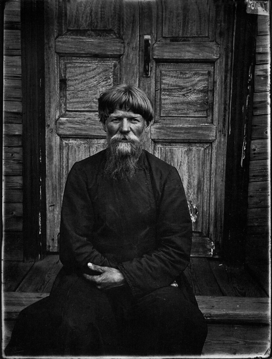 Haircut 'in a circle' ('under the pot') on an Old Believer from Nizhny Novgorod region