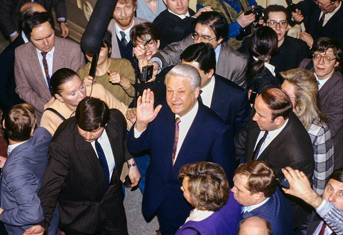 Ruski predsednik Boris Jelcin med poslanci na IX. (izrednem) kongresu ljudskih poslancev Ruske federacije. 26.-29. marec 1993. 