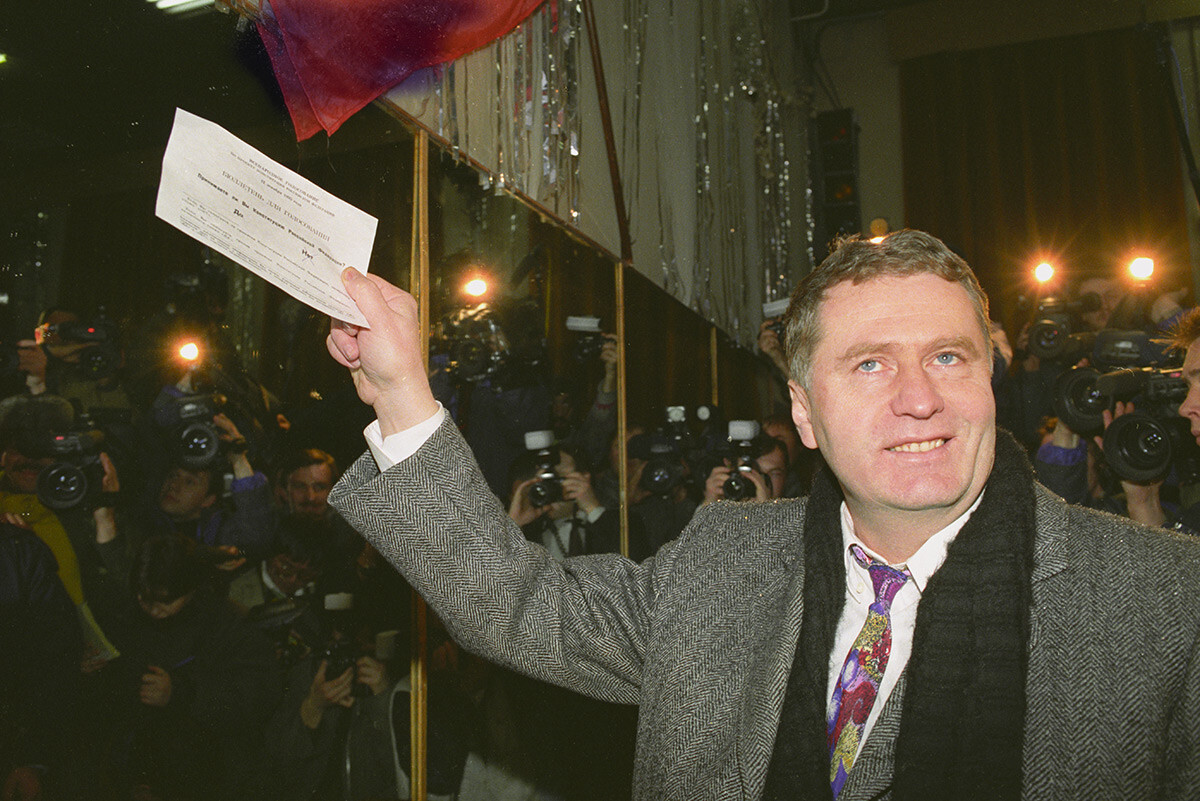 Državni referendum o osnutku ustave Ruske federacije, 12. december 1993. Poslanec Državne dume Zvezne skupščine Ruske federacije, vodja LDPR Vladimir Volfovič Žirinovski. 