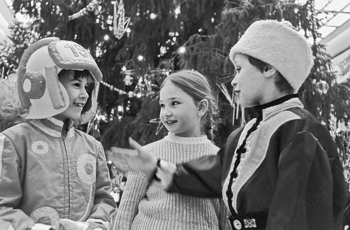 Moskovski učenici u Palači kongresa u Kremlju, 1976. 