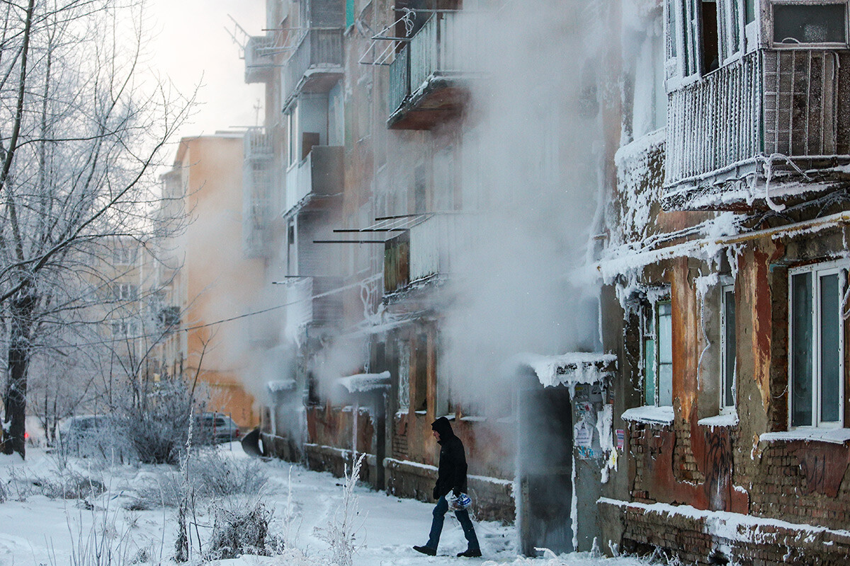 Русија, Омск, од 7 до 13 декември температурите се околу -30°C.
