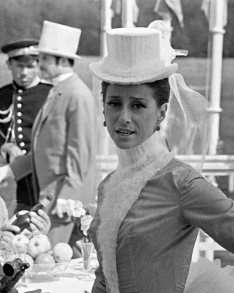 Maya Plisétskaya como Betsy, prima de Vronski, en la película de 1967