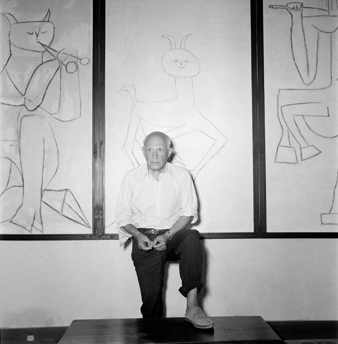Picasso a una mostra di sue ceramiche al Museo di Antibes nel 1948