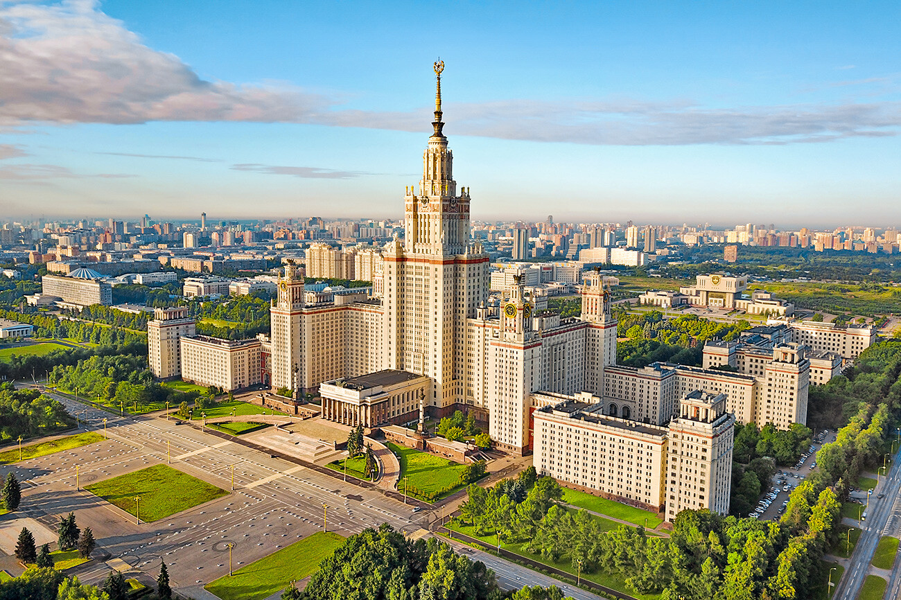 Главна зграда Московског државног универзитета (МГУ)