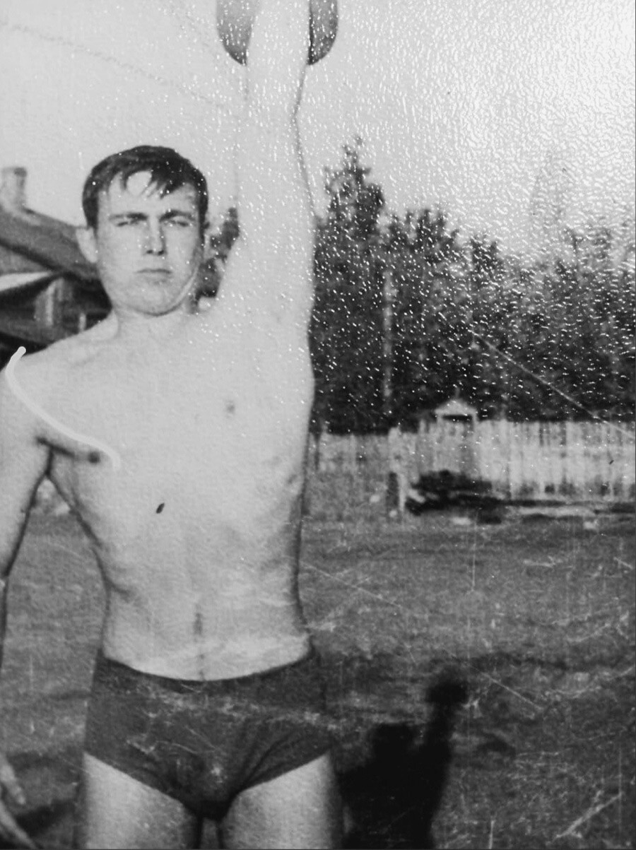Sergei Antipov from 'Tyap-Lyap' gang lifting a dumbbell