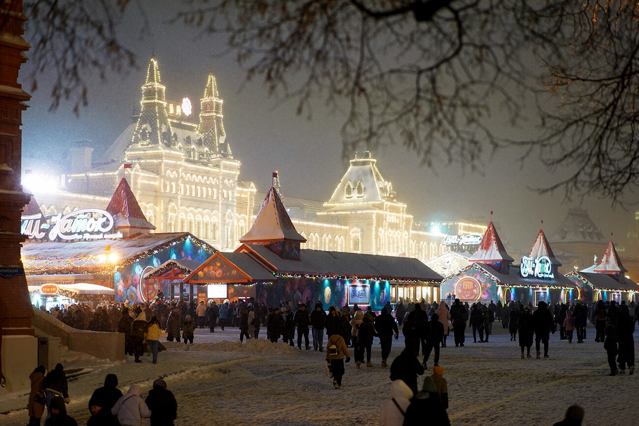 モスクワの通りの新年の飾り――ようこそ2024年！（写真特集） ロシア・ビヨンド