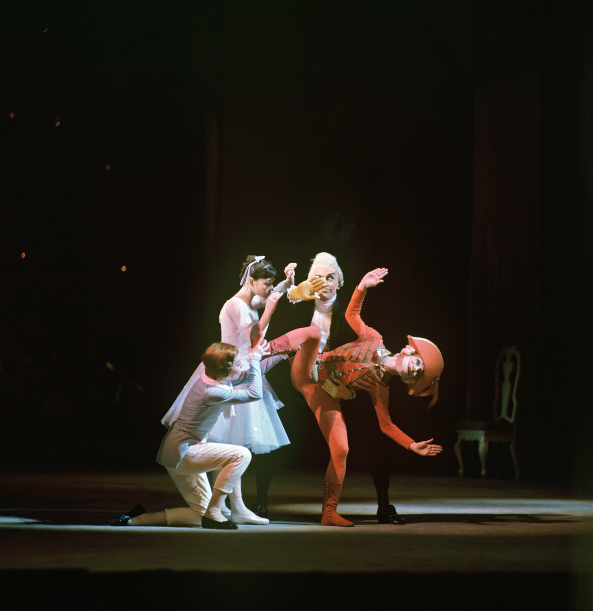 Scène du ballet Casse-Noisette mise en scène Iouri Grigorovitch au Bolchoï, 1966