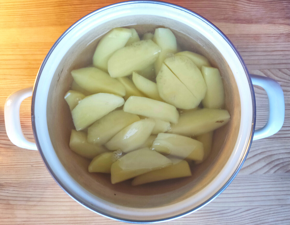 Recette de viande d’élan à la russe avec glaçage aux airelles et pommes de terre