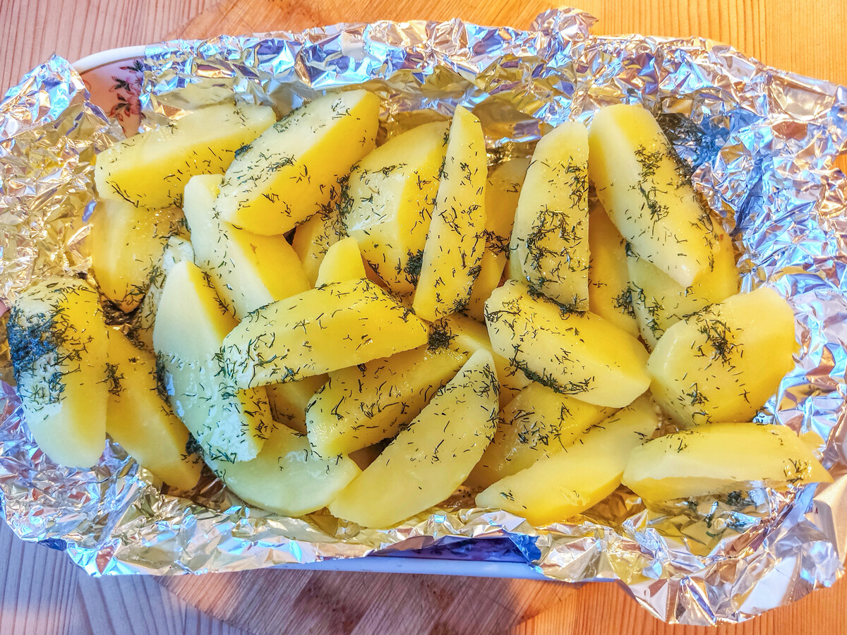 Recette de viande d’élan à la russe avec glaçage aux airelles et pommes de terre