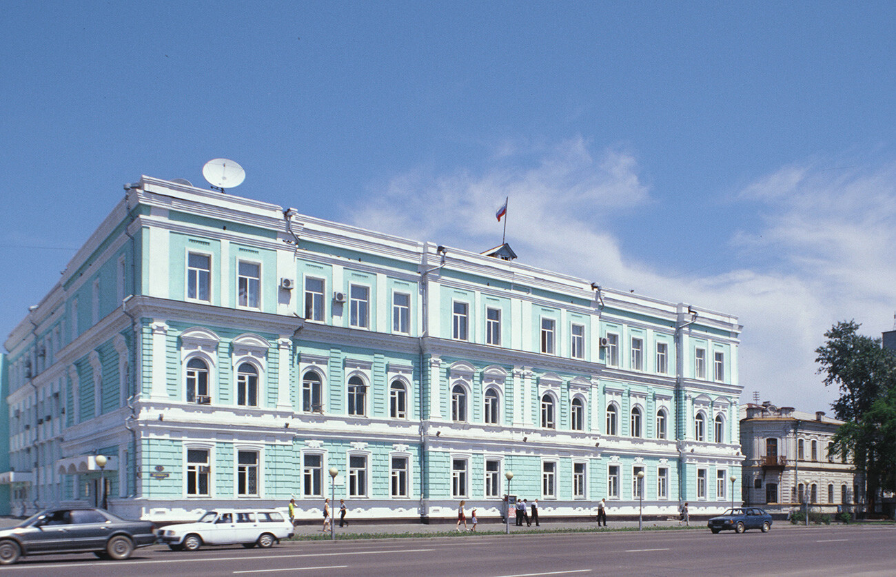 City Hall, Lenin Street 133. In its core, the building was originally a mansion built in 1890s for the gold trader Gleb Larin. During post-war expansion, the building doubled in length and gained a third floor. June 14, 2002