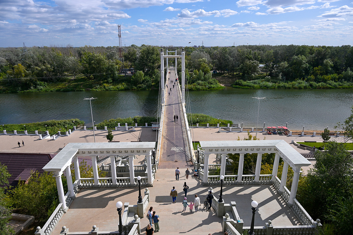 The Europe-Asia pedestrian bridge over the Ural River in Orenburg.