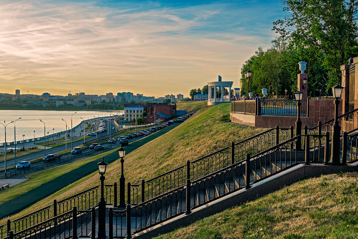 View of the embankment of Izhevsk in the evening.