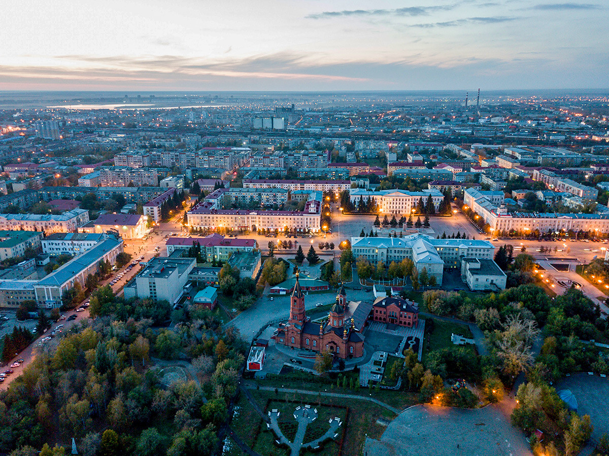 Lenin Square and the City Garden in Kurgan.